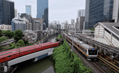 Marunouchi line goes under JR Chuo Line in Ochanomizu station in Tokyo